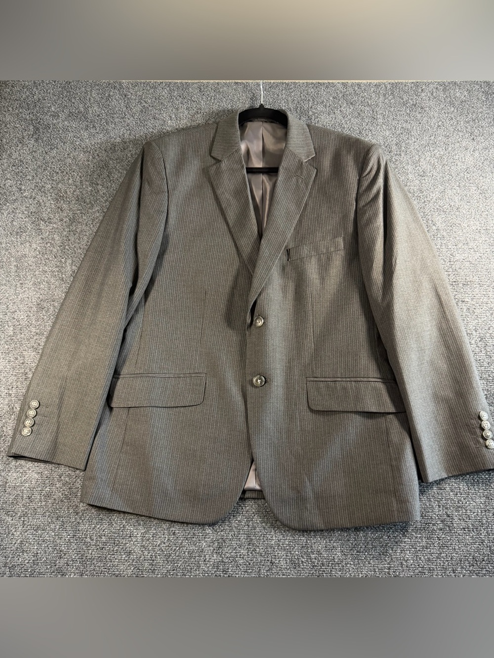 Haggar Men's Gray Pinstripe Suit Jacket Blazer 42S Business Dinner Wedding Party
